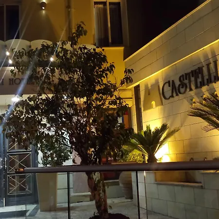 Готель Castelli 3*